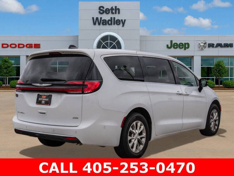 2024 Chrysler Pacifica Touring L