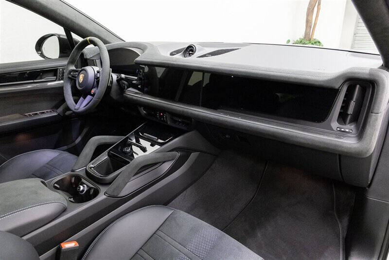 2024 Porsche Cayenne Turbo GT