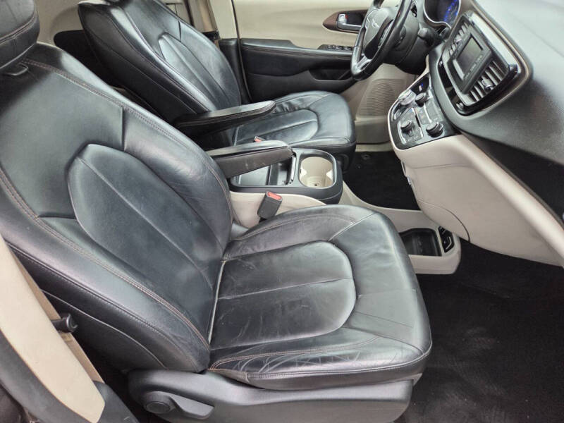 2017 Chrysler Pacifica Touring-L