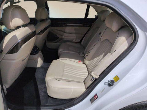 2017 Genesis G90