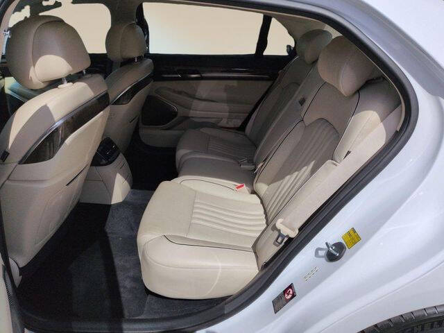 2017 Genesis G90