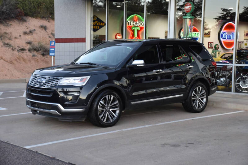 2019 Ford Explorer Platinum's photo