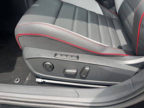 2025 Volkswagen Golf GTI SE