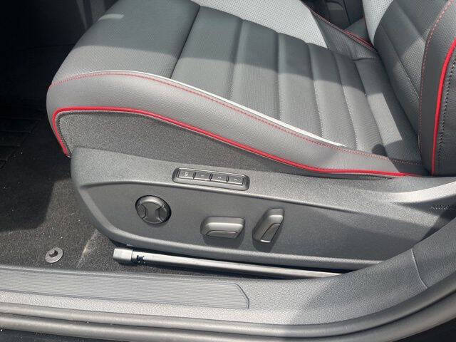 2025 Volkswagen Golf GTI SE