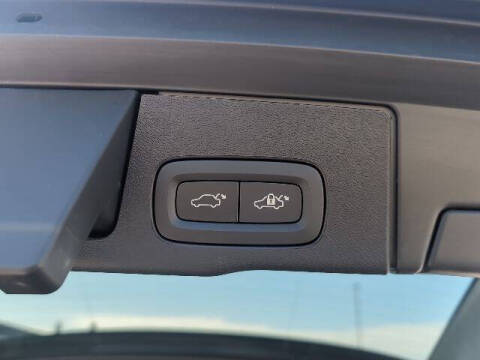 2023 Volvo XC60 B5 Plus Dark Theme