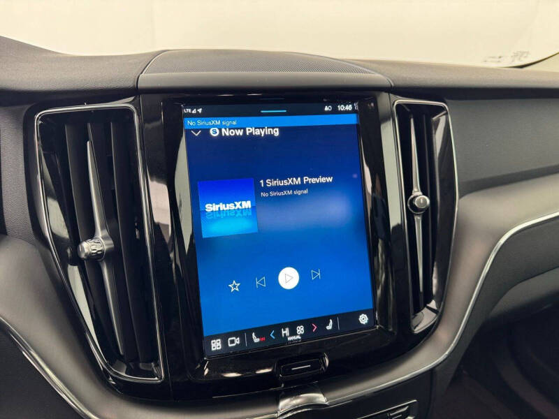 2024 Volvo XC60 B5 Core Dark Theme