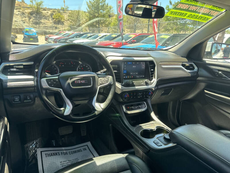 2023 GMC Acadia SLT