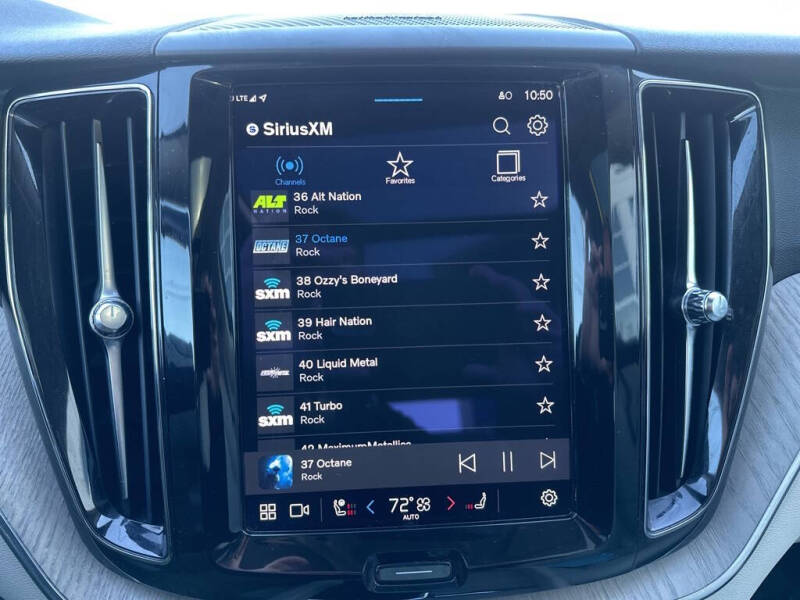 2023 Volvo XC60 B5 Plus Dark Theme