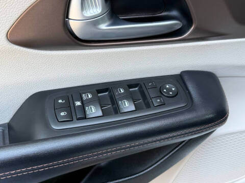 2017 Chrysler Pacifica Touring-L Plus