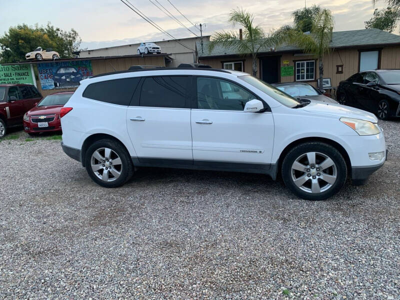 2009 Chevrolet Traverse 2LT photo 4