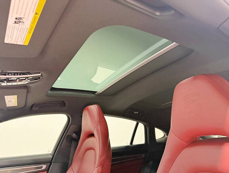 2018 Porsche Panamera 4