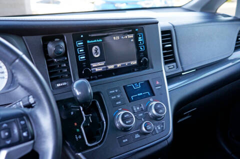 2017 Toyota Sienna SE 8-Passenger