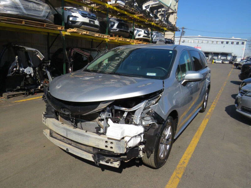 2022 Toyota Sienna for sale at Saw Mill Auto in Yonkers NY