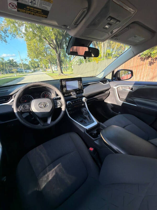 2021 Toyota RAV4 XLE