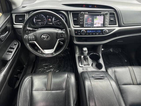 2017 Toyota Highlander SE