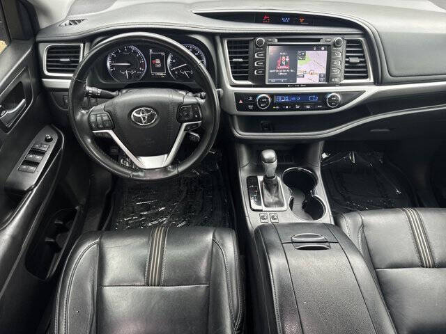 2017 Toyota Highlander SE