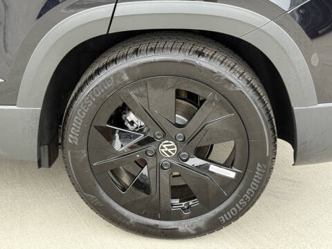 2025 Volkswagen Taos SE