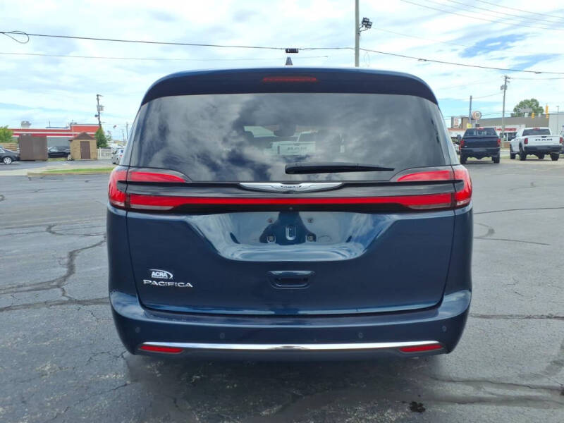 2025 Chrysler Pacifica Select