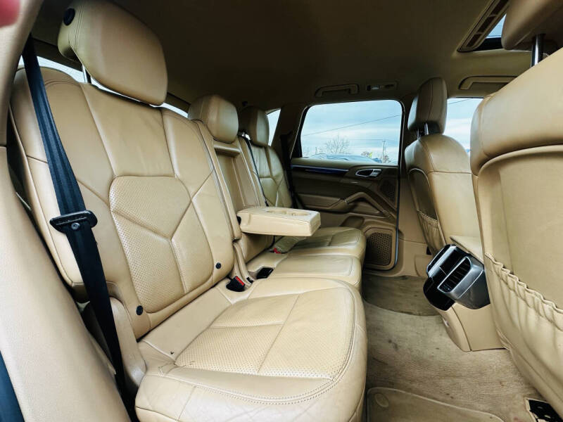 2014 Porsche Cayenne Platinum