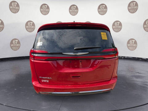 2025 Chrysler Pacifica Select