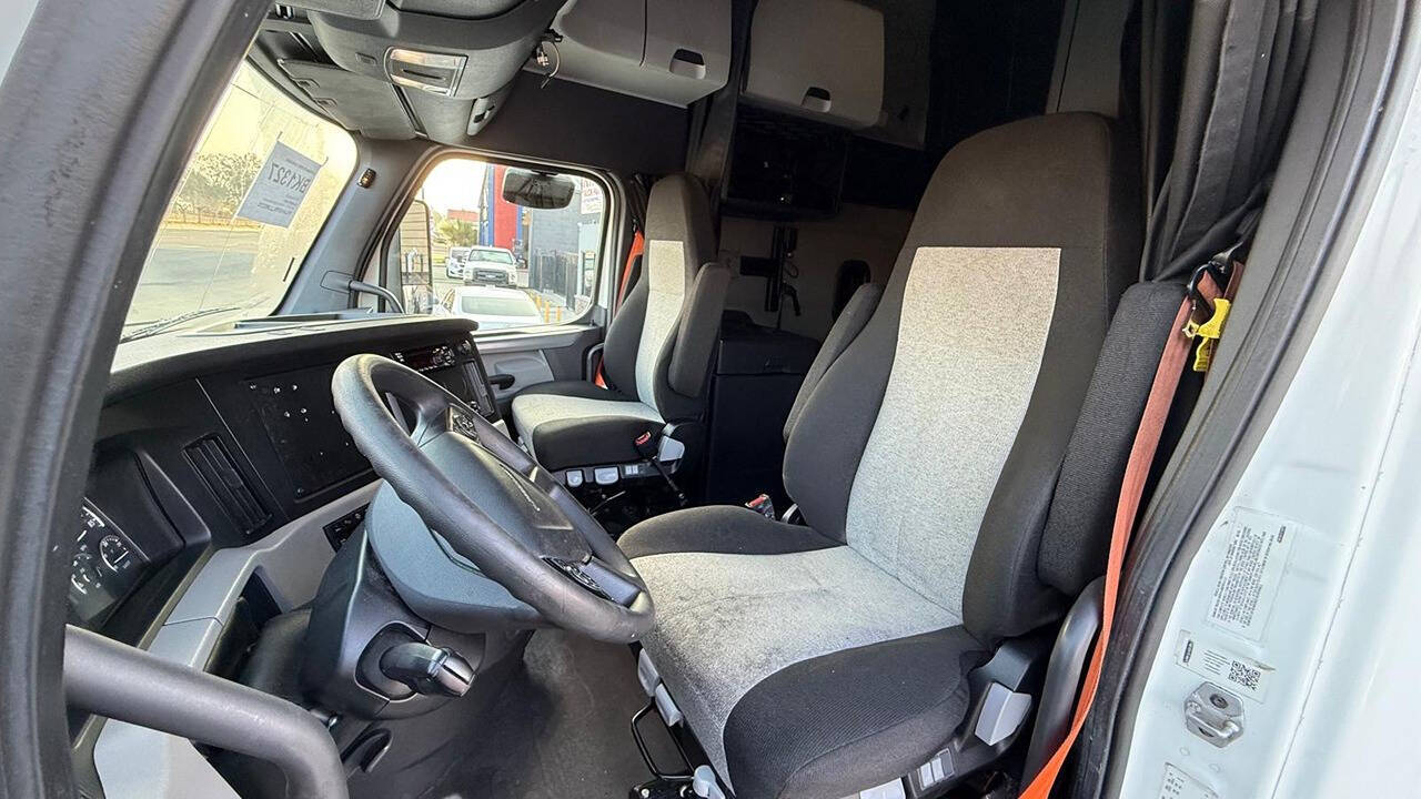 2020 Freightliner Cascadia for sale at KING TRUCK TRAILER SALES in Bakersfield, CA