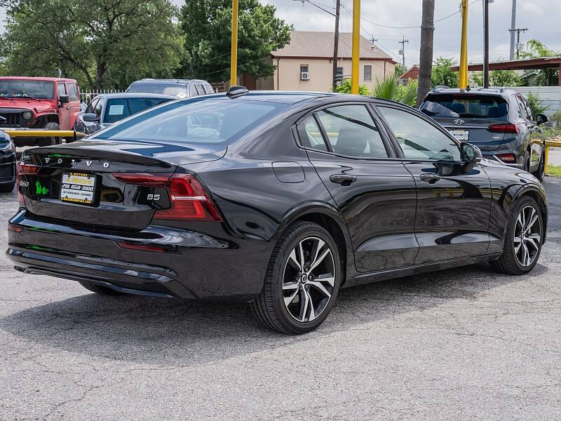 2024 Volvo S60 B5 Core Dark Theme
