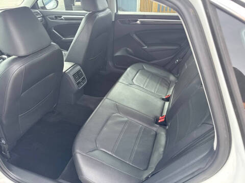 2017 Volkswagen Passat V6 SE