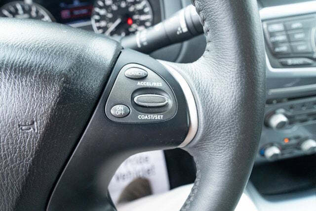 2017 Nissan Pathfinder SL