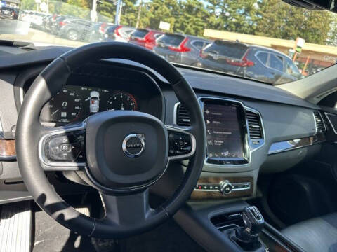 2016 Volvo XC90 T6 Momentum