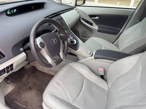 2010 Toyota Prius III