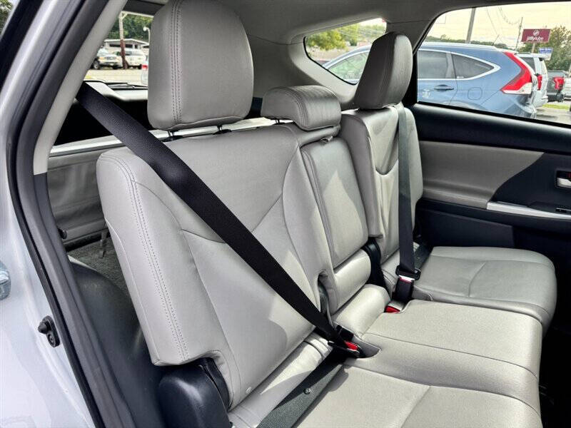 2014 Toyota Prius v Two