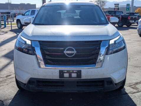 2023 Nissan Pathfinder SV