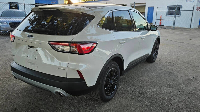 2020 Ford Escape SE