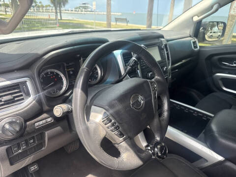 2017 Nissan Titan SV