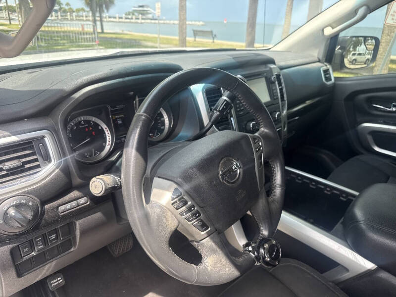2017 Nissan Titan SV