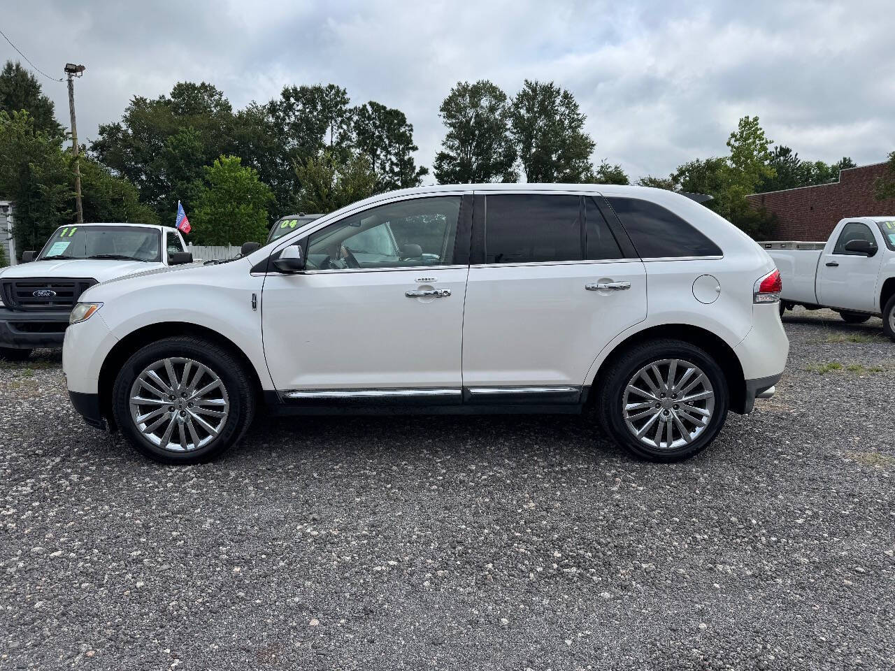 Off White 2011 Lincoln MKX Base 4dr SUV 1