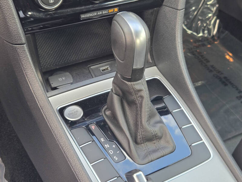 2021 Volkswagen Passat R-Line