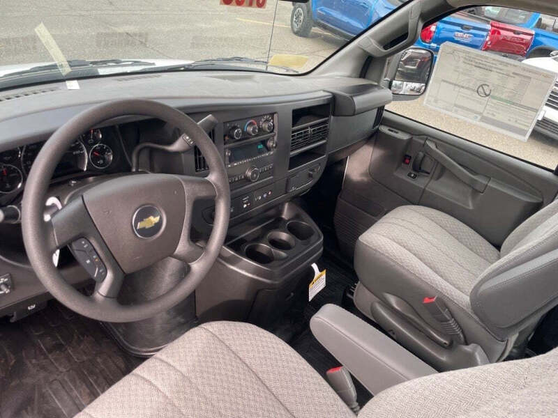 2025 Chevrolet Express 3500