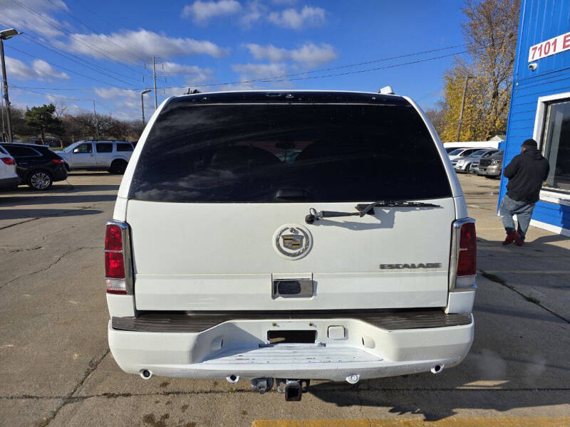 2002 Cadillac Escalade Base photo 4