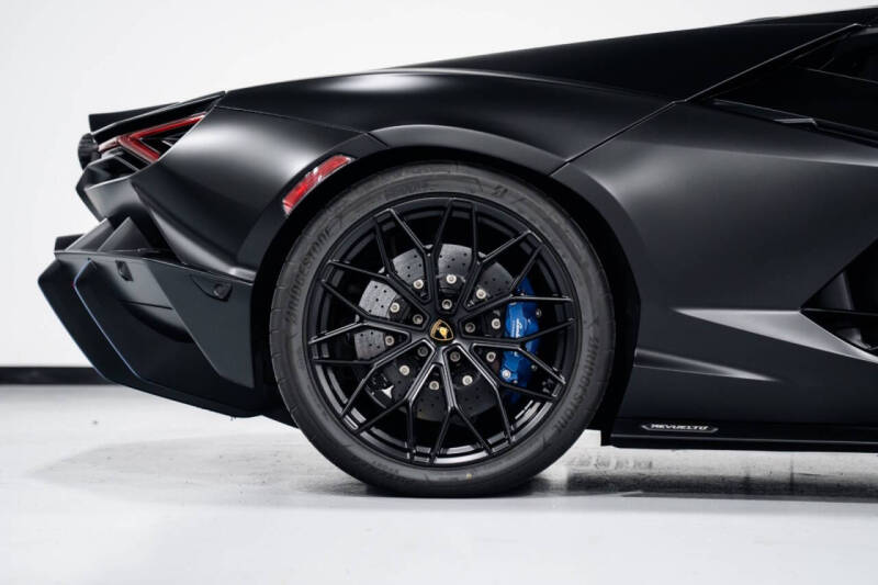 2025 Lamborghini Revuelto