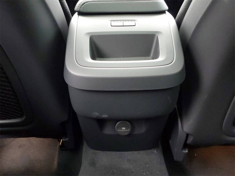 2025 Volvo XC60 B5 Plus Dark Theme