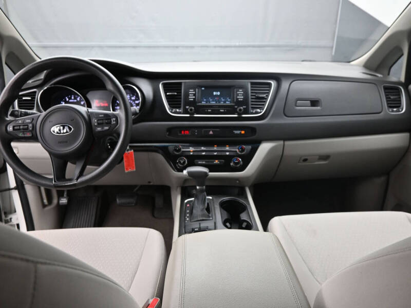 2017 Kia Sedona LX