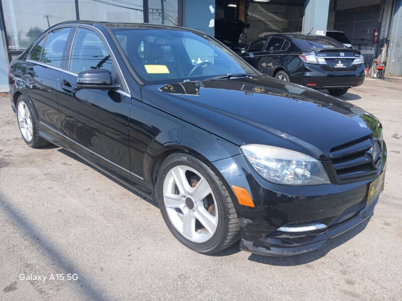 2011 Mercedes-Benz C-Class C300 Luxury's photo