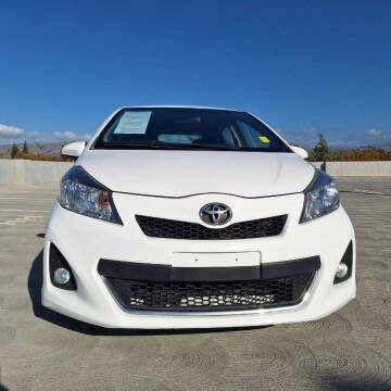 2012 Toyota Yaris 5-Door SE