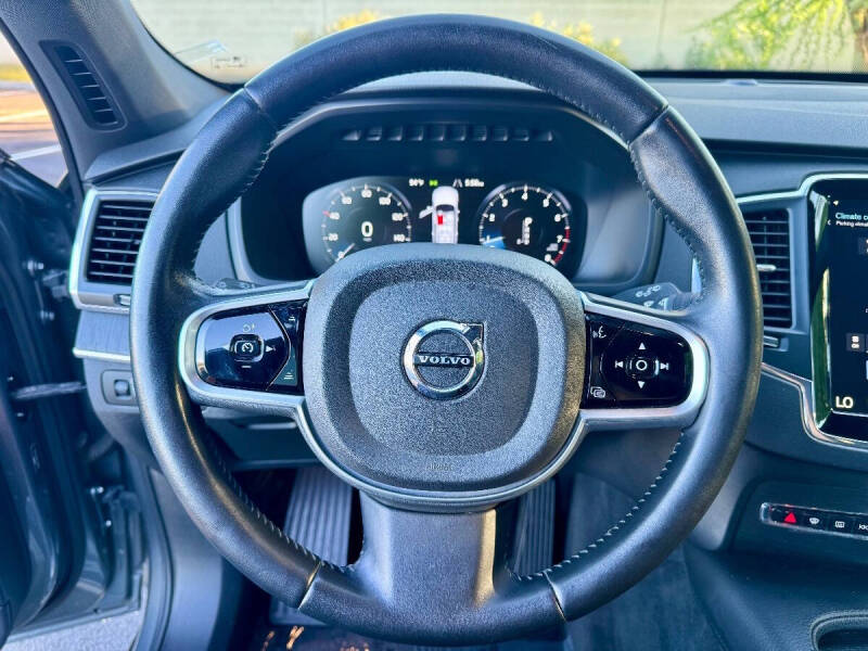 2020 Volvo XC90 T6 Momentum 6-Passenger