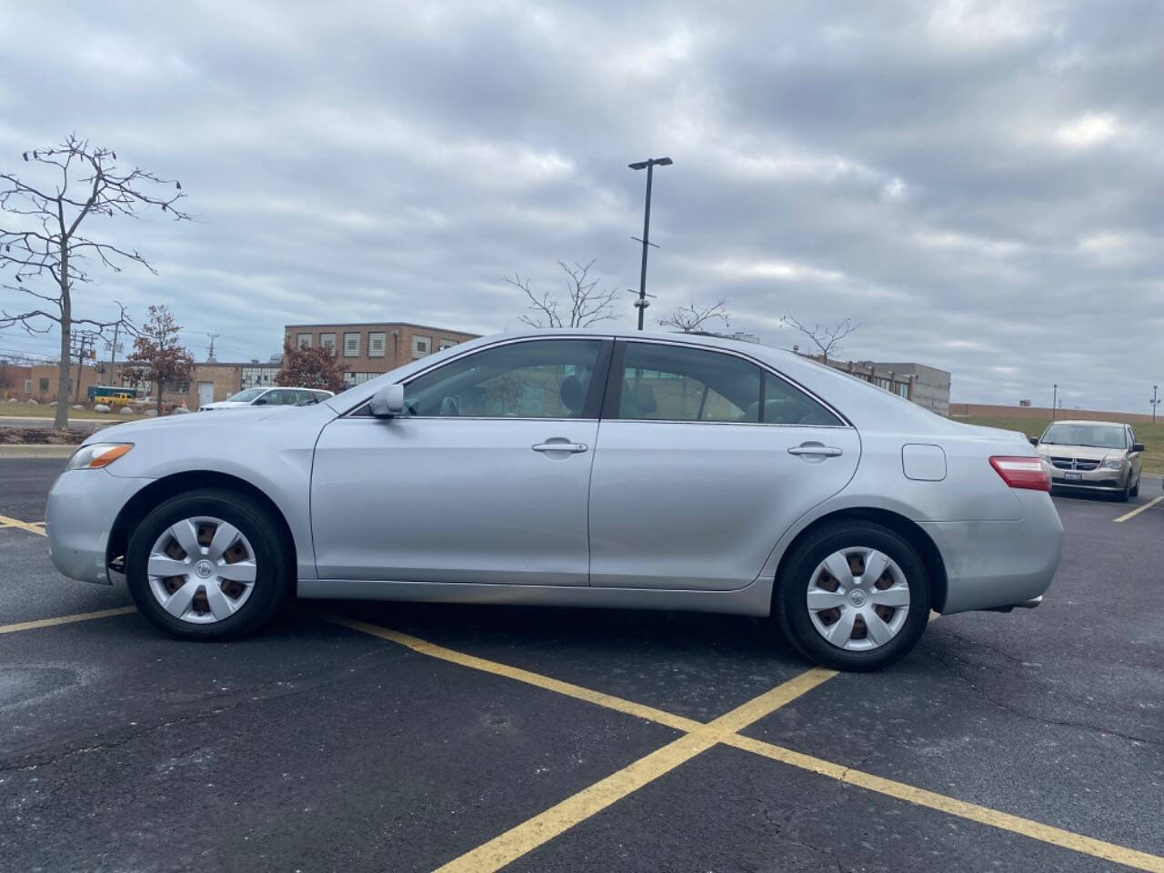 2007 Toyota Camry for sale at Ideal Cars LLC in Skokie, IL