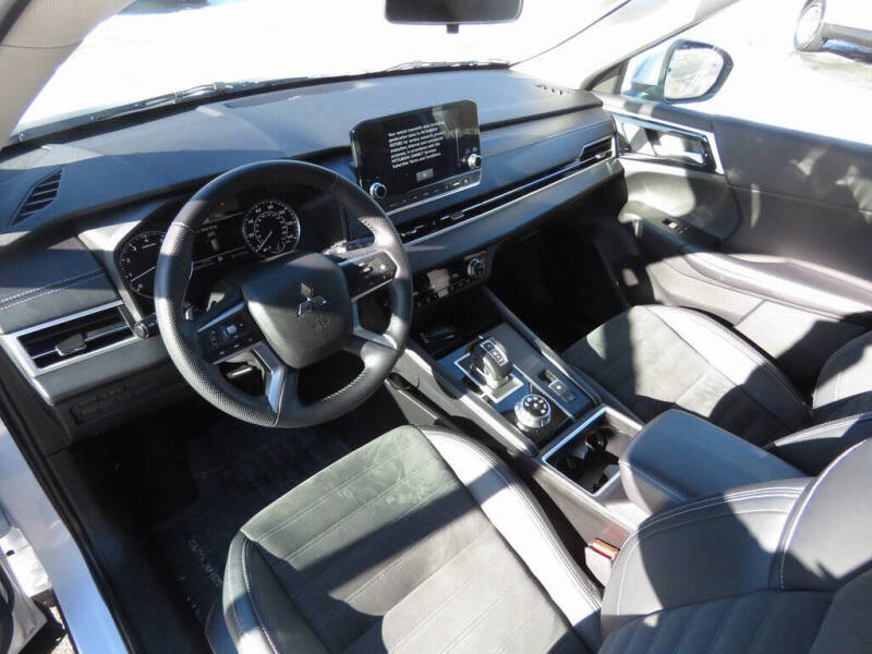 2023 Mitsubishi Outlander SE