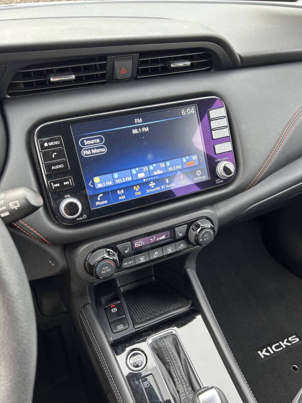 2023 Nissan Kicks SR