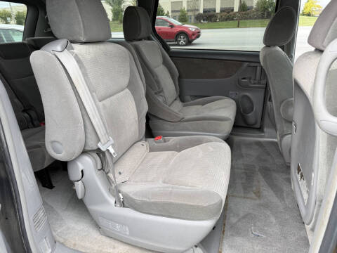 2010 Toyota Sienna LE 7-Passenger
