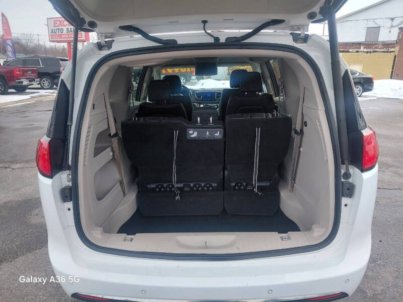 2017 Chrysler Pacifica Touring-L